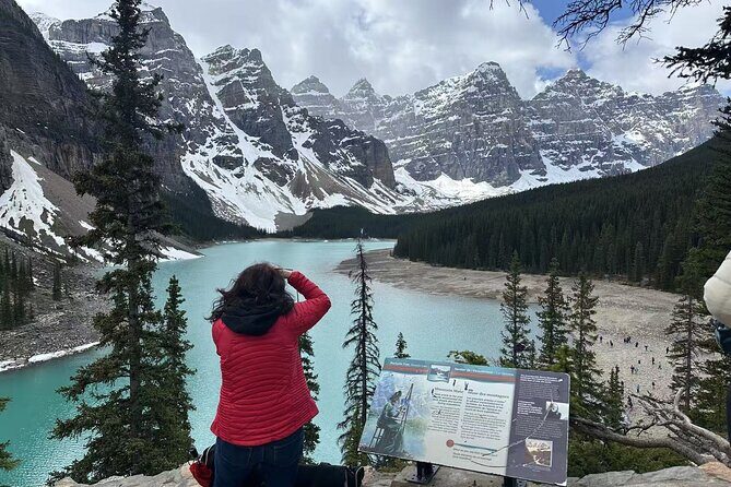 Banff/Canmore: Moraine Lake and Lake Louise Shuttle-90m each lake - Getting picked up in Banff or Canmore (and avoiding the most common stress)