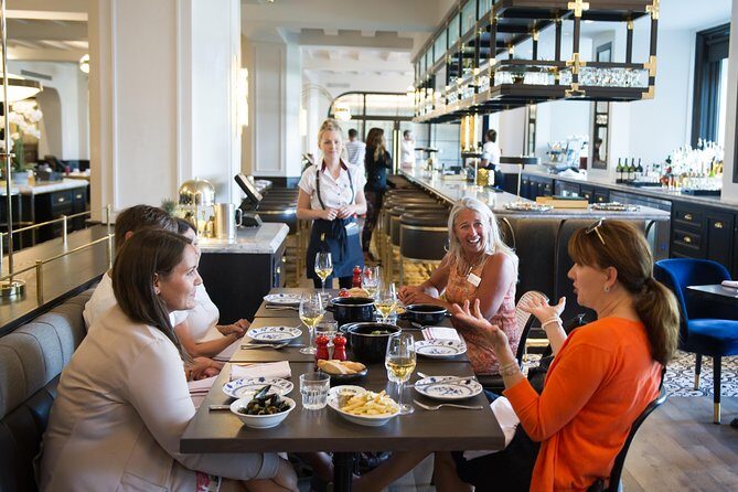 Banff Food Tour: Eat the Castle - Stop 1: Rundle Bar to Grapes flatbread pairing