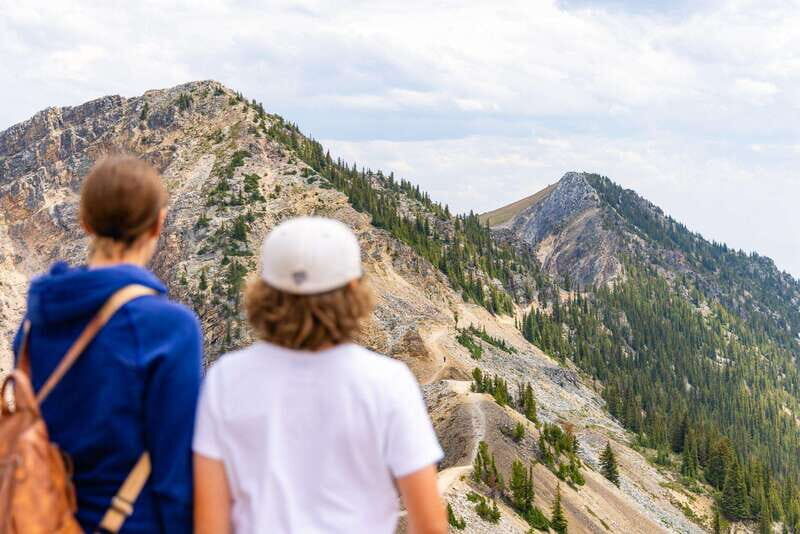 Banff: Grizzly Bear Refuge Tour with Lunch - Comfort and Packing: small choices that prevent big annoyances