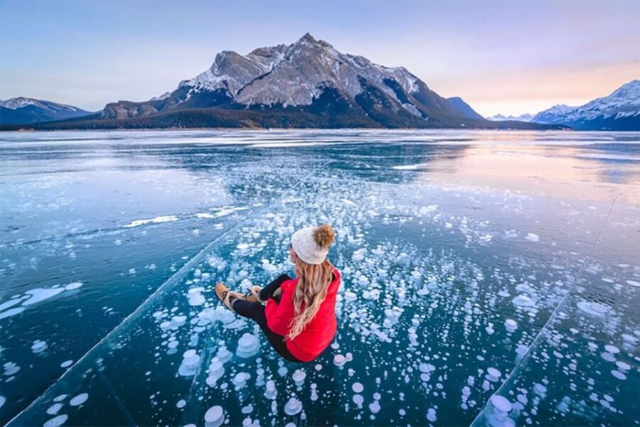 Banff: Icefields Parkway & Abraham Lake Ice Bubbles Tour - Warm drinks, BYO water, and what to pack for winter comfort