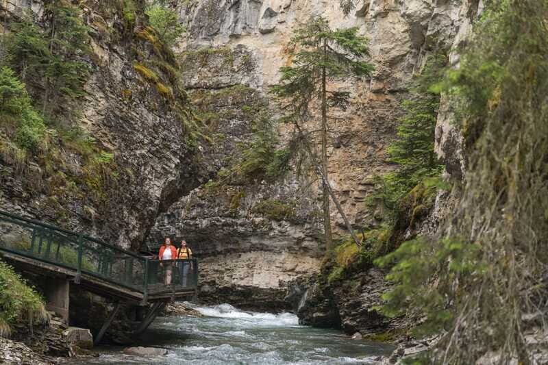 Banff: In-Depth Banff Area & Canyon Day Tour - Guide Quality: Why Raymond’s Attention Made the Day Easier