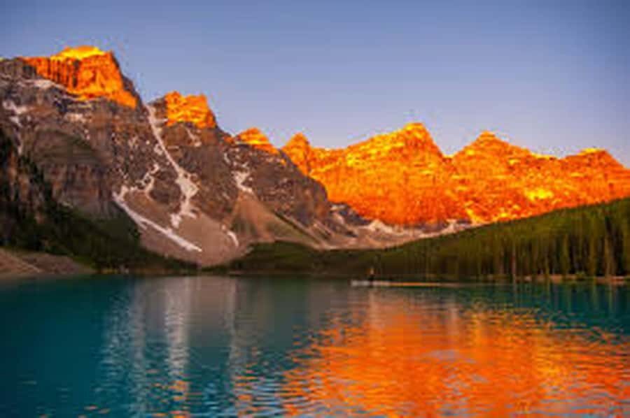 Banff, Lake Louise, Moraine ,Emerald & Johnston Canyon tour - Who This Tour Is Best For (and Who Should Skip It)