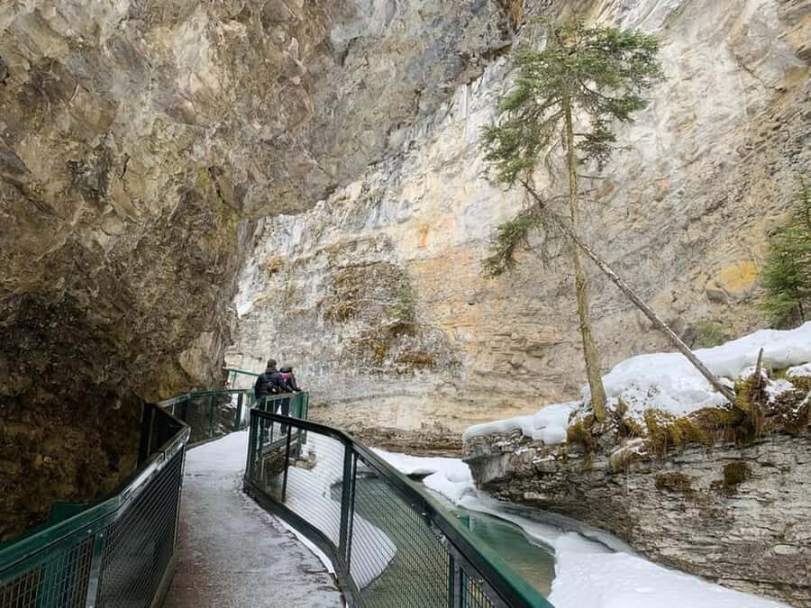 Banff, Lake Louise, Moraine ,Emerald & Johnston Canyon tour - Price and Value: Why This Costs $57 (and What You’re Getting)