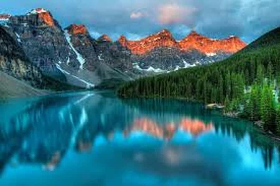 Banff, Lake Louise, Moraine ,Emerald & Johnston Canyon tour - Lake Louise: Glacier-Fed Views With Guided Time