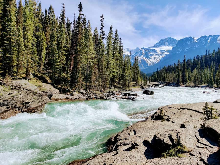 Banff: Moraine Lake, Lake Louise, Emerald Lake and Yoho Trip - How This Banff Lakes Day Trip Works From Calgary and Canmore