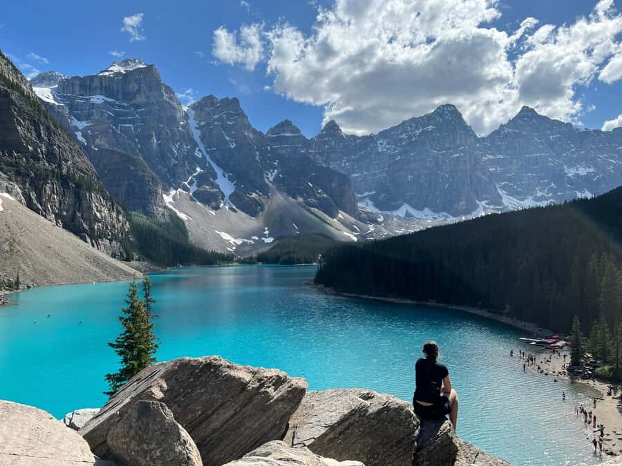 Banff: Moraine Lake, Lake Louise, Emerald Lake and Yoho Trip - Lake Louise: The Classic Stop and What to Expect on Arrival