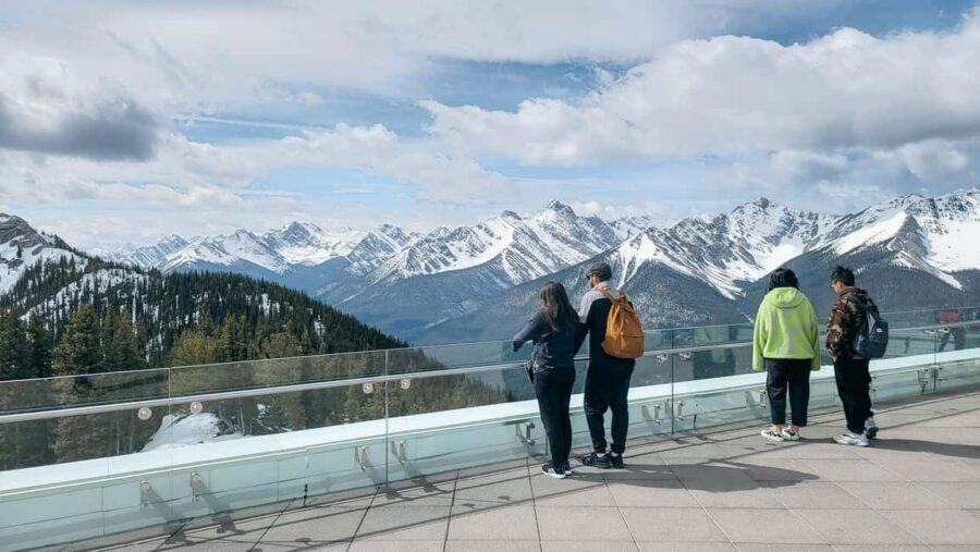 Banff: Winter Tour with Dinner & Nightrise at Banff Gondola - Lake Minnewanka Storytelling: Why the Talk Actually Improves Your Photos