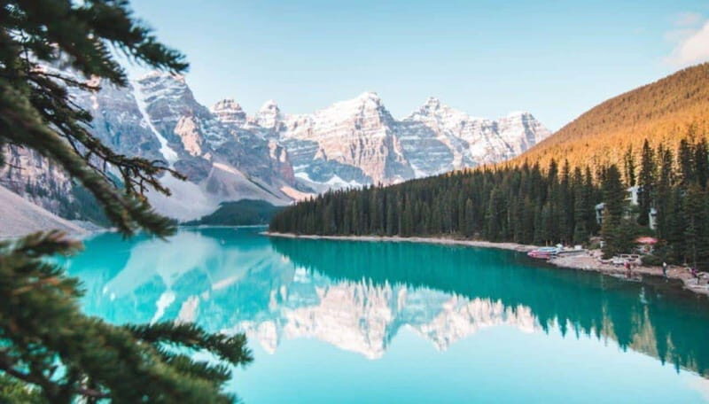 Calgary: 3-Day Lake Louise, Moraine, Emerald, Yoho, Icefield - Day 1: Lake Louise and Moraine Lake With Quick Photo-to-View Rhythm