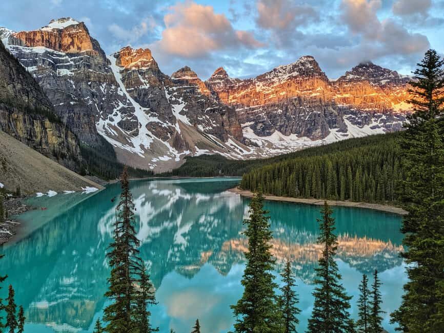 Calgary: Banff Top Lakes Tour with Banff Town Visit - Lake Louise and Moraine Lake: the turquoise hits that photographers plan around