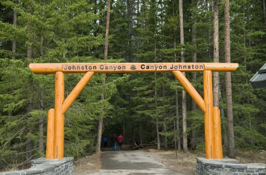 Deep Day Tour to Peyto, Moraine, Louise Lakes, J. Canyon... - Lake Louise, Visitor Centre, and a Lunch Pause