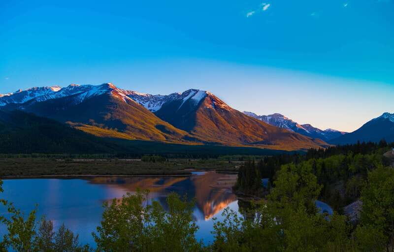 From Banff/Canmore: Deep 1 Day Tour in Banff National Park - Banff town time, lunch break, and the gondola option