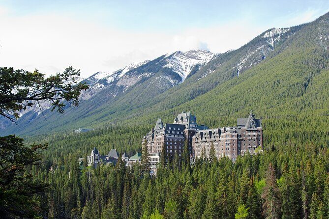 Guided Tour to Banff Highlights & Wildlife With Gondola Admission - Surprise Corner and Tunnel Mountain: the castle-in-the-sky view