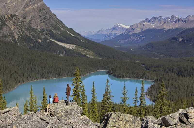 Icefield: Bow Lake, Columbia Icefield, Peyto Lake Day Tour - Timing, comfort, and packing for a 9 to 11 hour day