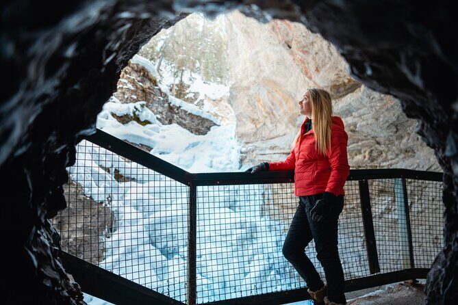 Johnston Canyon Icewalk - Getting started in Banff: pickup that saves your energy