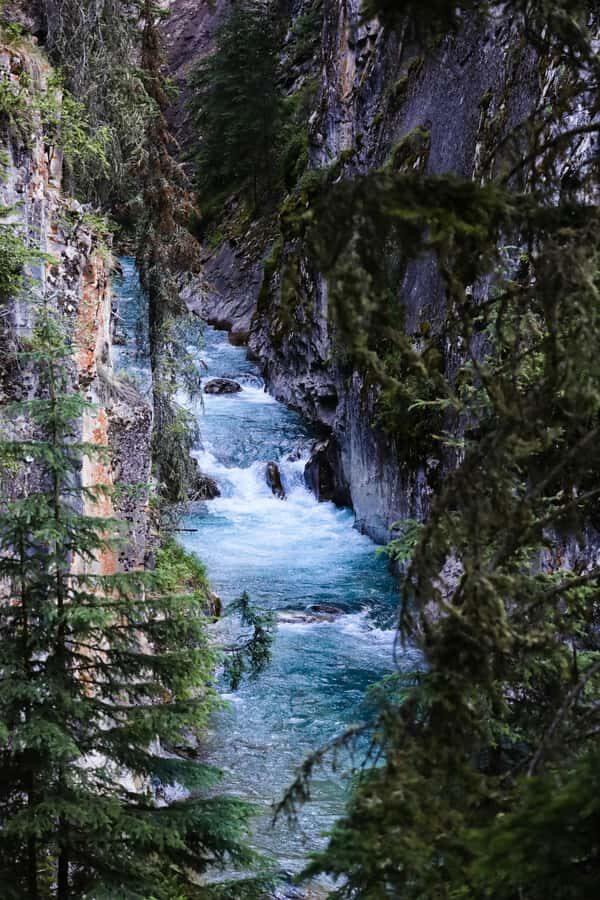 Lake Louise,Moraine,Emerald Lake,Johnston Canyon & BanffTour - Moraine Lake (and the Lake Minnewanka swap) for mountain views