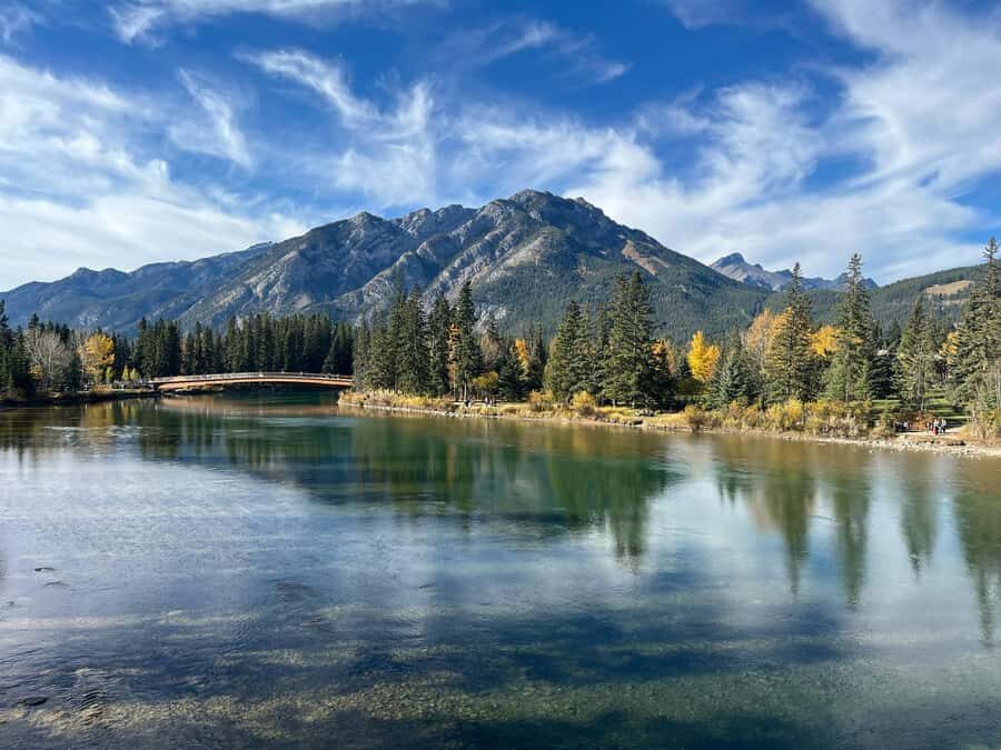 Louise, Moraine/Johnston Canyon, Minnewanka & Banff Town - Lake Louise: about one hour for turquoise views and photos