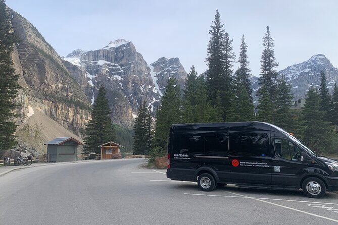 Moraine Lake, Lake Louise Afternoon Tour Half day From Banff - Lake Louise lakeshore: a full hour for the photos and the calm