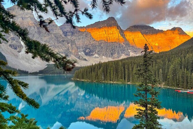 Moraine Lake Sunrise 3-Hour Tour from Canmore/Banff - Wandering and shooting: poles, ponchos, and waiting for your turn