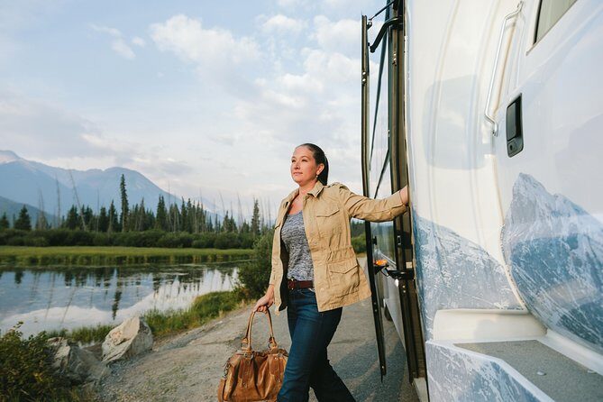 Mountain Lakes and Waterfalls - roundtrip from Banff - Key Highlights at a Glance
