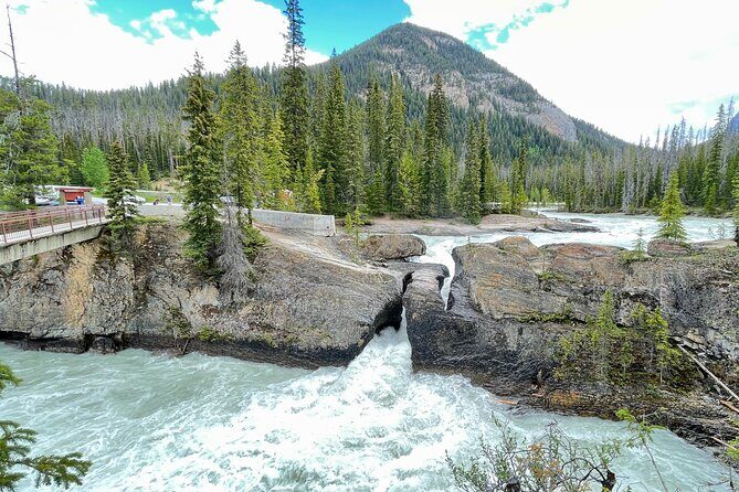 Private Banff and Yoho National Park Tour with Moraine Lake - Emerald Lake: the color story you can explain to friends