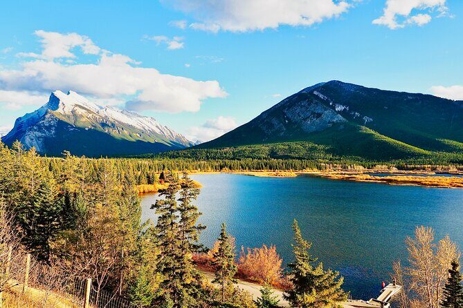 ShuttleBus 2way Banff to Lake Louise (1Hr) and Moraine Lake (1Hr) - Moraine Lake’s 60-minute stop: Rockpile views and making the most of limited time