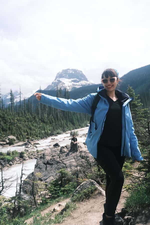 Small Grp: Emerald Lake (Optional Canoe) & Takakkaw Falls - Takakkaw Falls: Tall Water, Wet Air, and a Short Scenic Walk